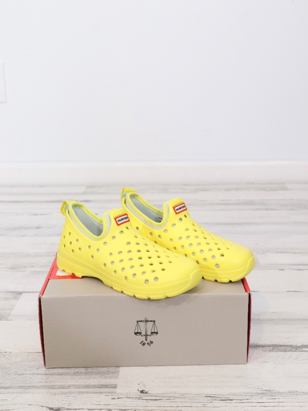 Hunter Kids Original Lightweight Outdoor Shoe Yellow size 2